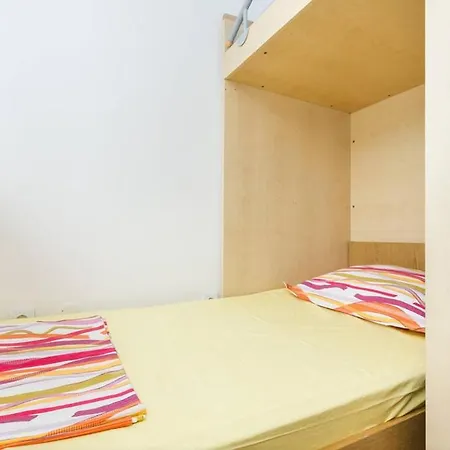 Apartament House *