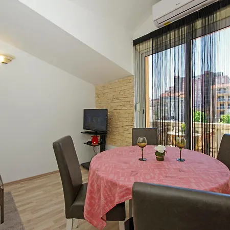 House Apartament *