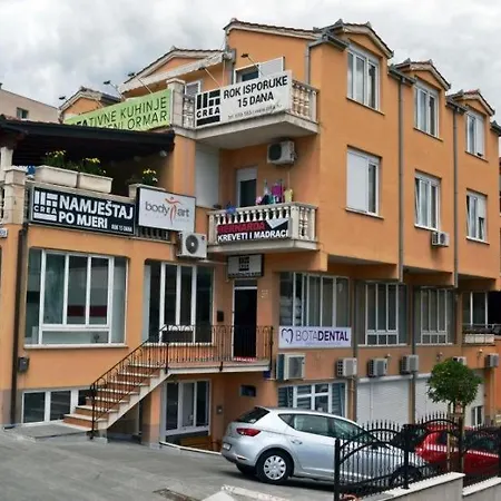 Apartament House *
