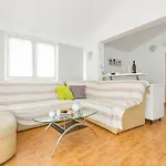 House * سبليت