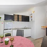 House * سبليت